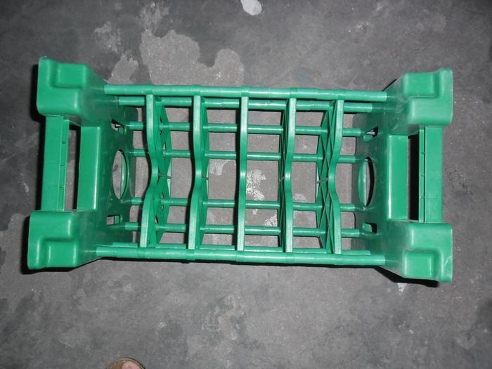 供应烟台新料塑料抗摔齿轮周转箱